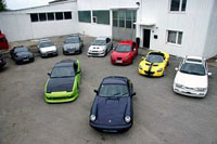 Autos vor der Halle von HST Turbotuning